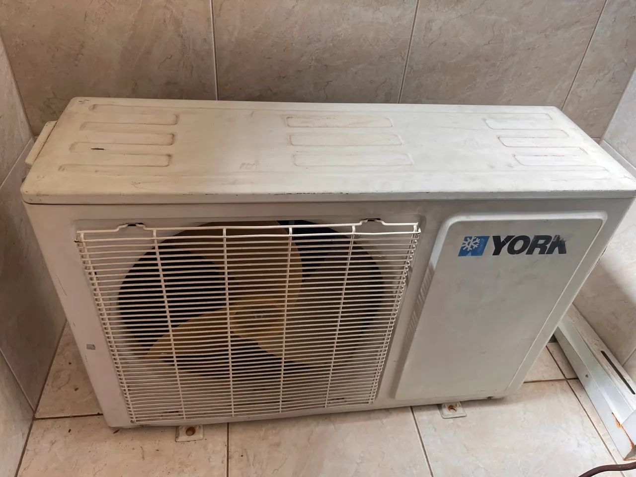 Ar condicionado 18.000btus 220v com conversor  - Foto 3
