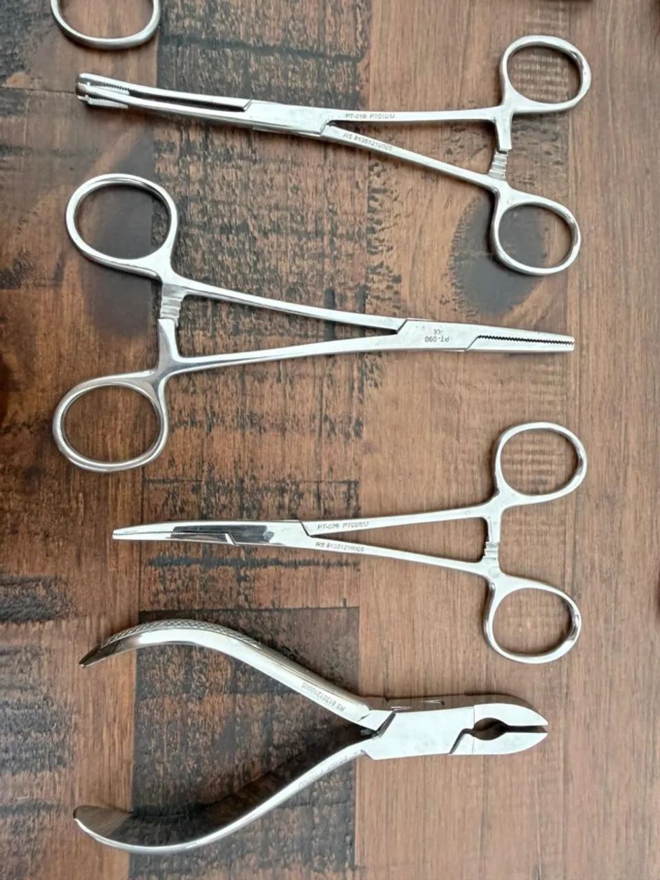 Kit 10 pinças de aço inoxidável para piercing - Foto 3