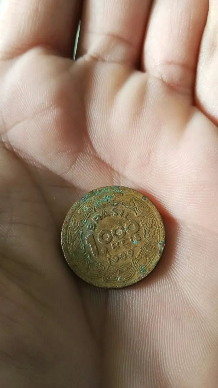 Vende-se moeda antiga 