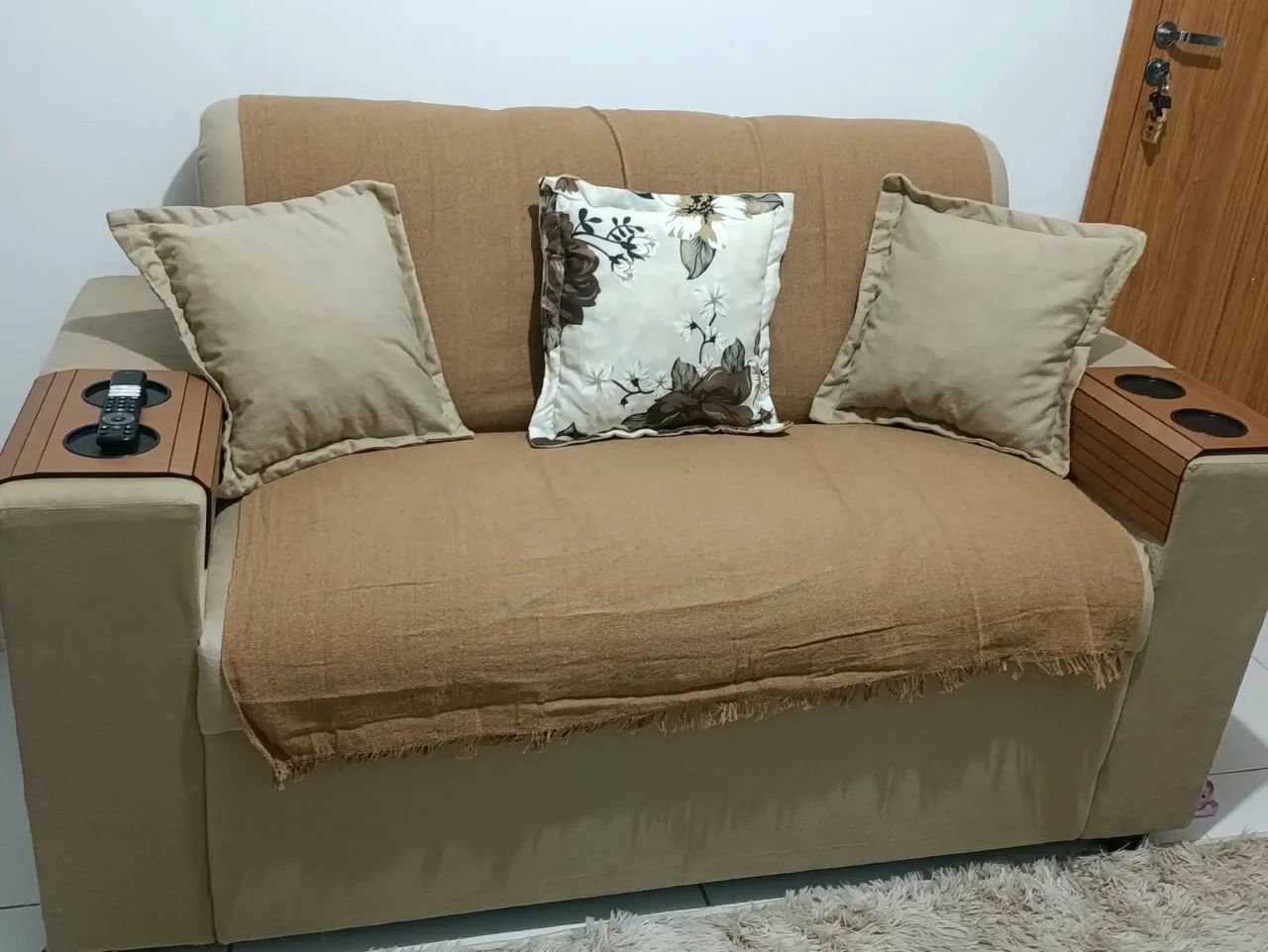 Vendo Sofá e 2 Pufs