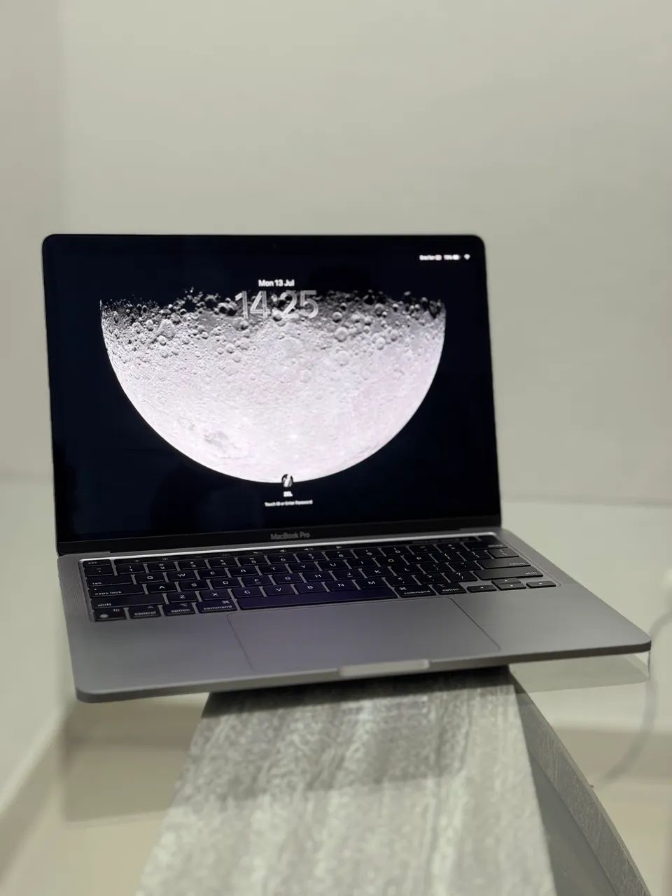 MacBook Pro 13" (2022) ? Chip M2 / 512GB SSD / Touch Bar - Foto 2