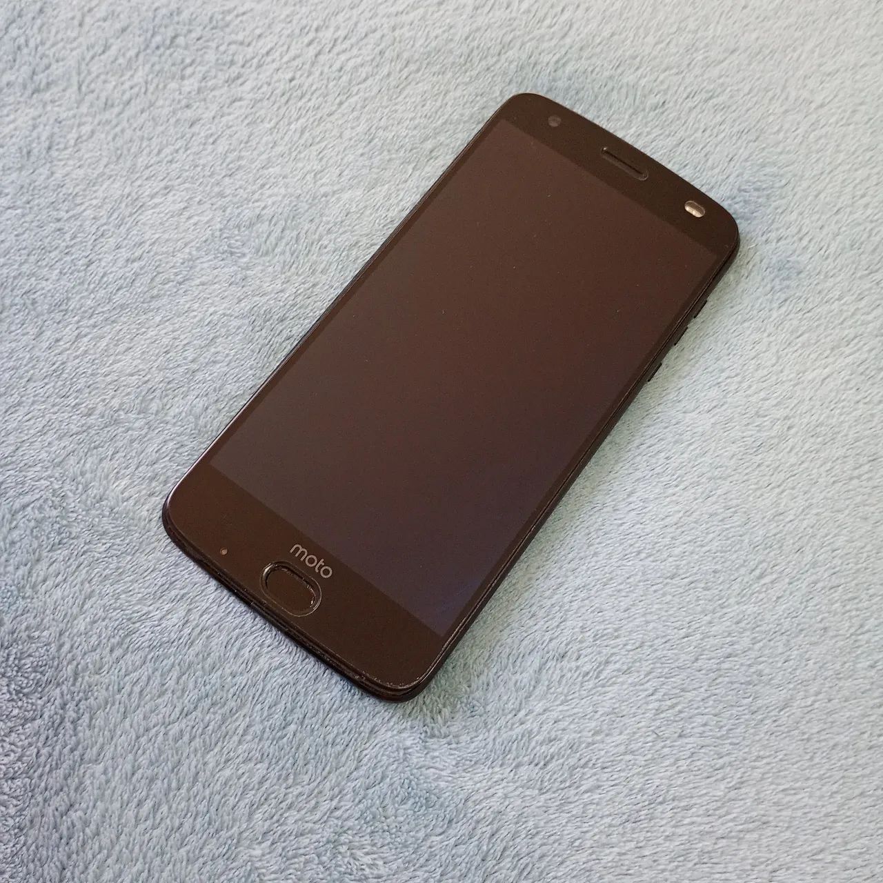 Celular Motorola Z2 Force DANIFICADO. Ideal para retirada de peças. 