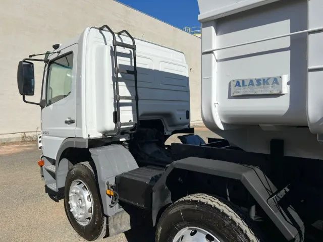 Caminhão MB Atego 2425 Caçamba Basculante 2011/2012 - Foto 4