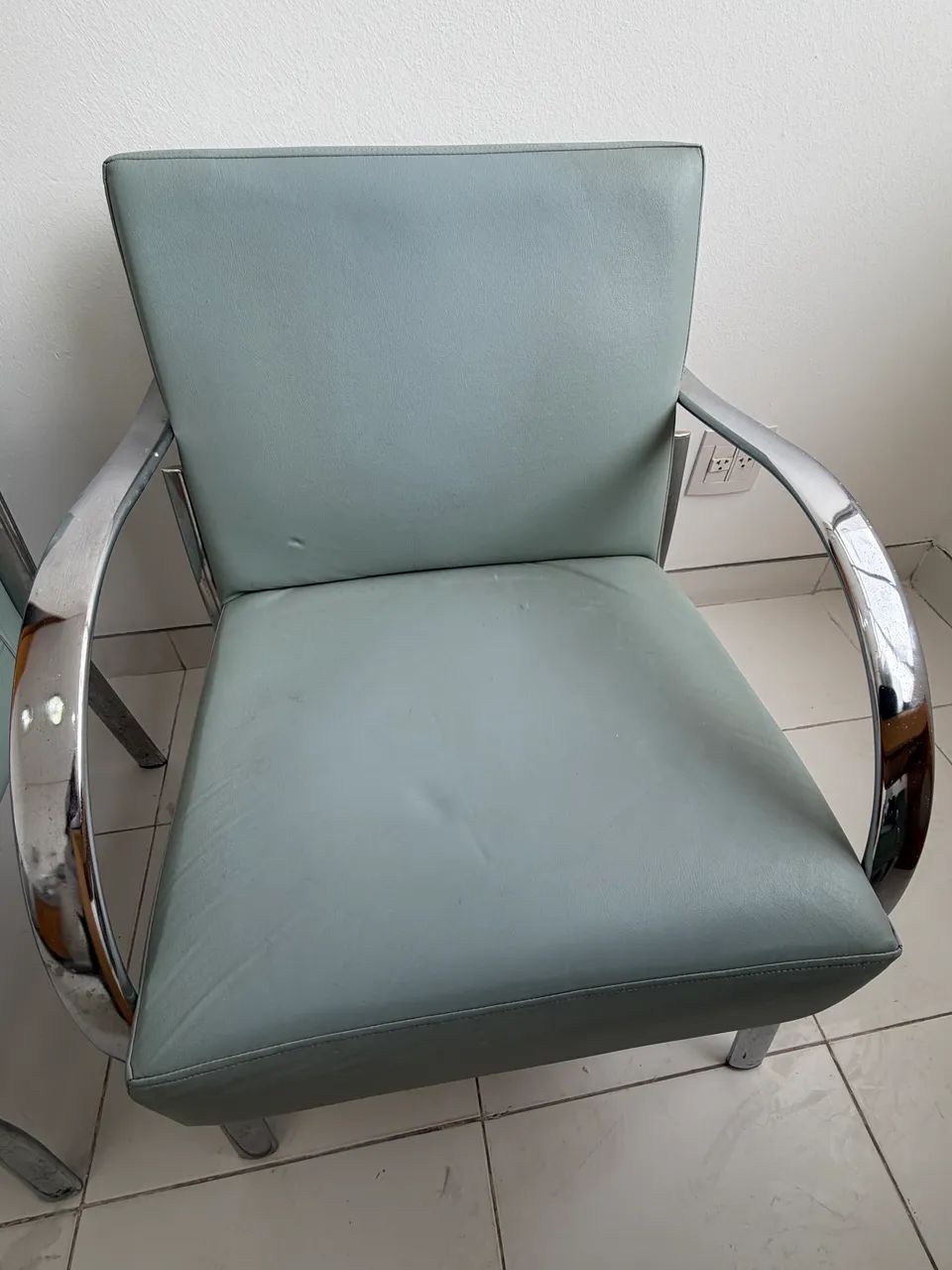 Poltronas, cadeiras e sofá  - Foto 4