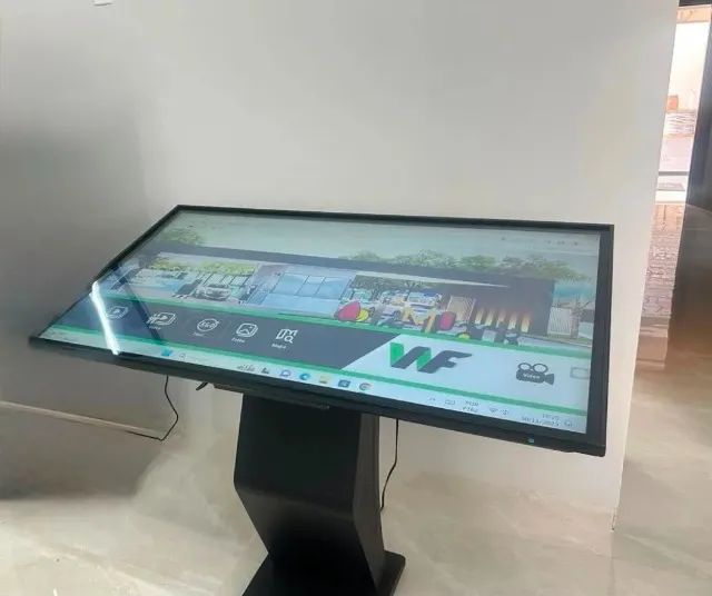 Totem Interativo Touchscreen Profissional com Windows
