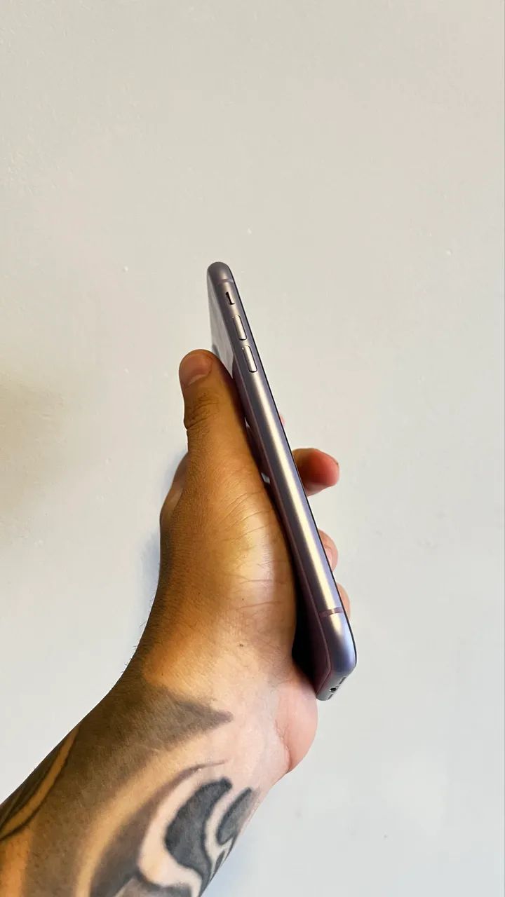 iPhone 11 64GB lilás com caixa - Celulares e Smartphones - Rio