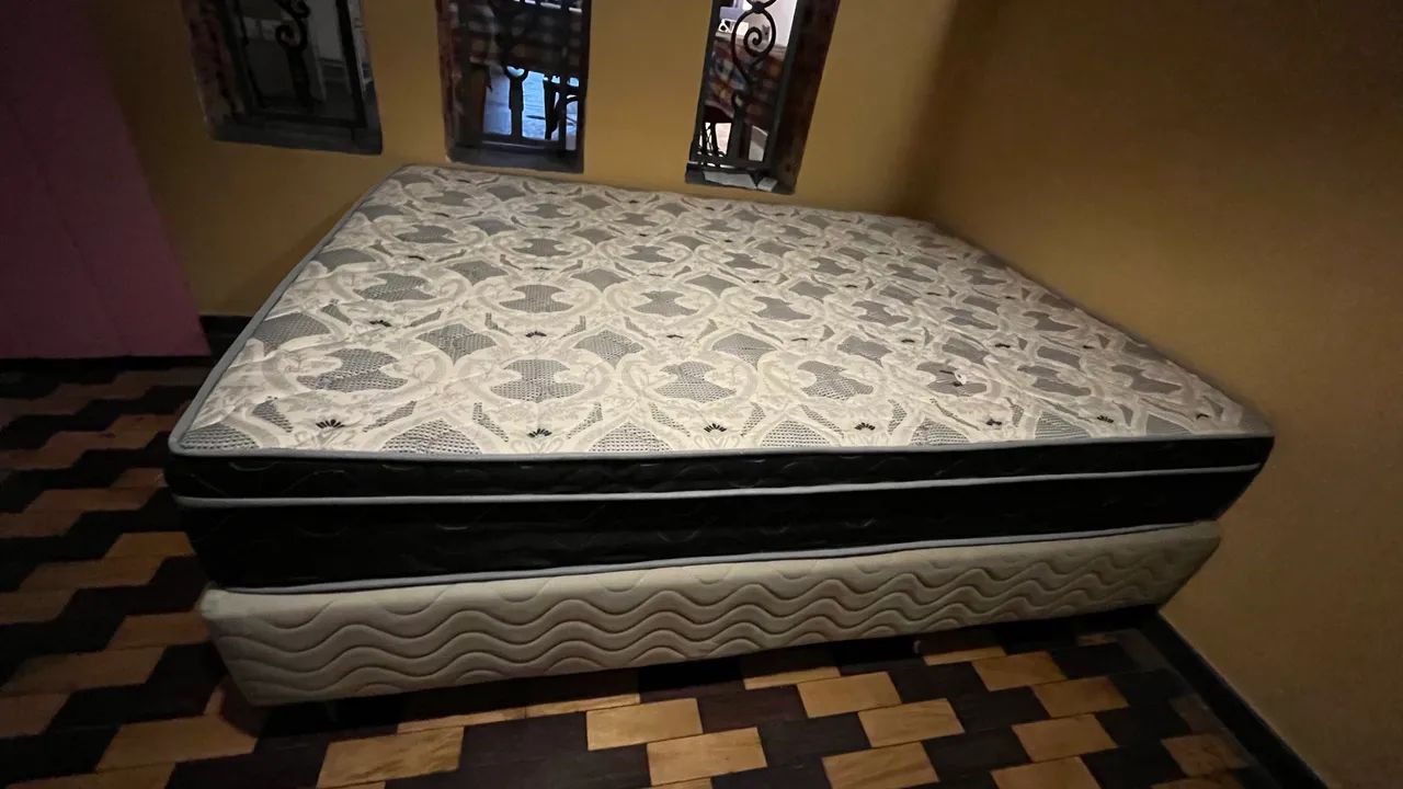 Cama Box com colchão 