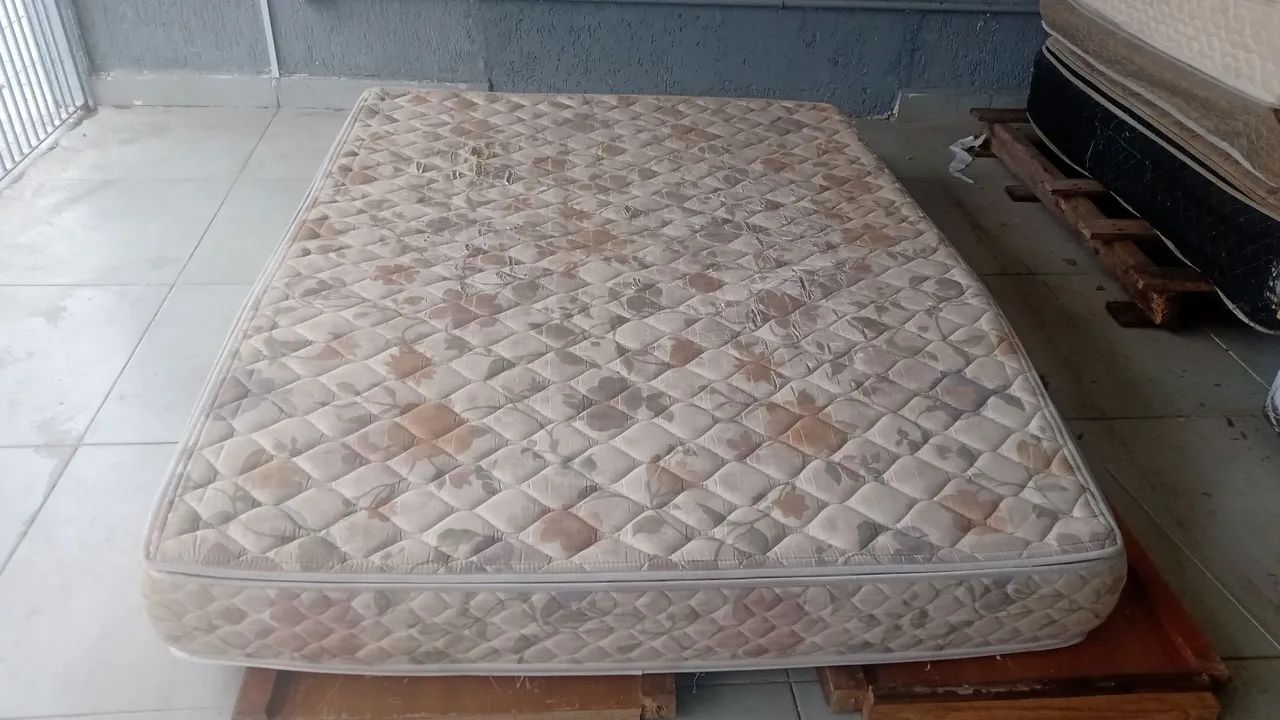 Colchão de casal de espuma usado  - Foto 4