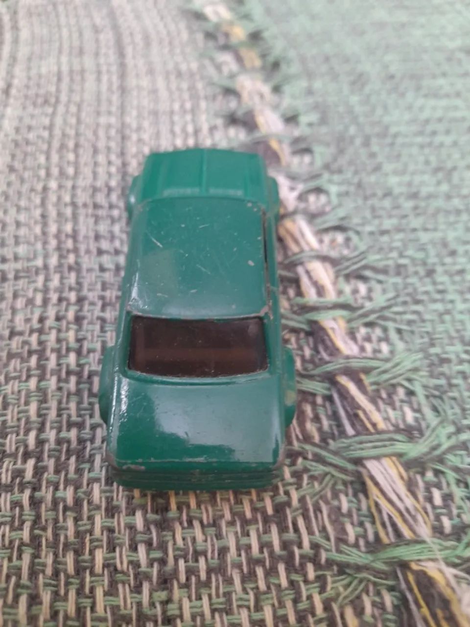 Carrinho Hot Wheels BMW 2002 na cor verde - Foto 4