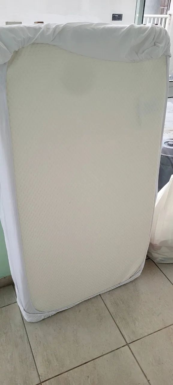 Berço estilo americano com colchão Emma 
