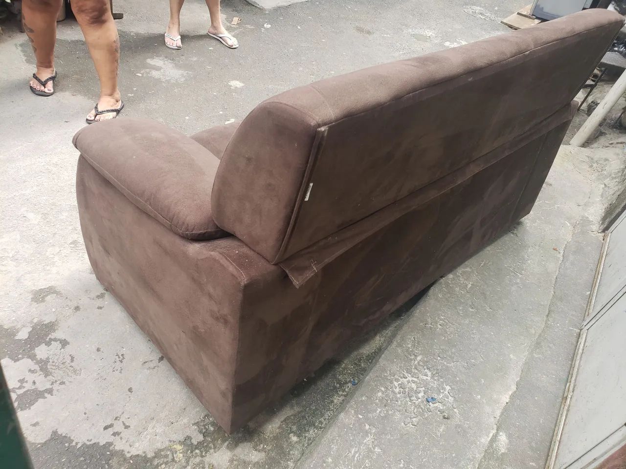 Sofá  2 lugar em suede - Foto 4