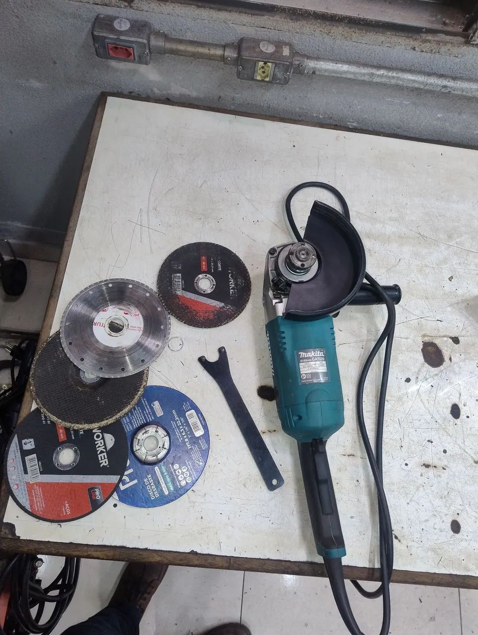 Lixadeira 7 polegadas Makita 127v