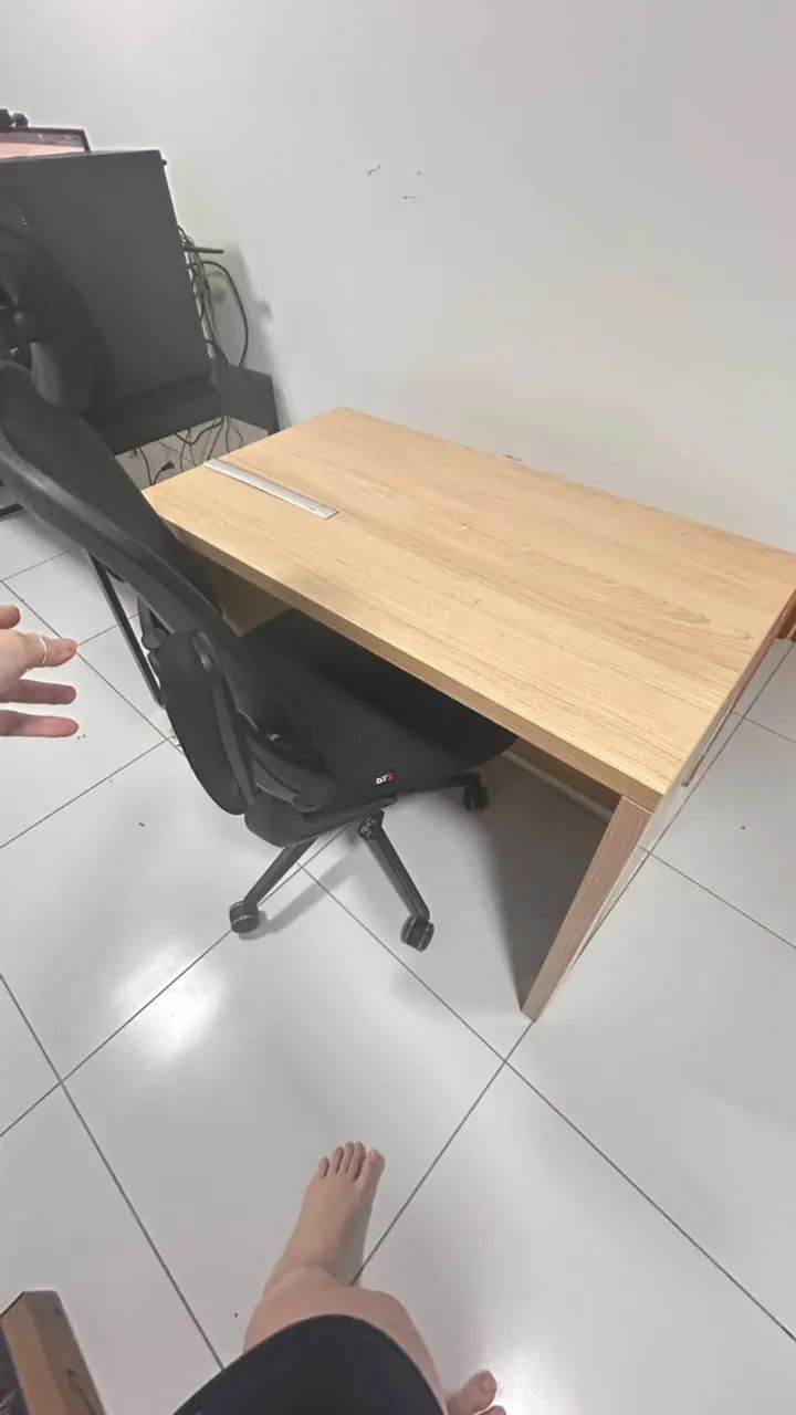 Mesa / escrivaninha de madeira