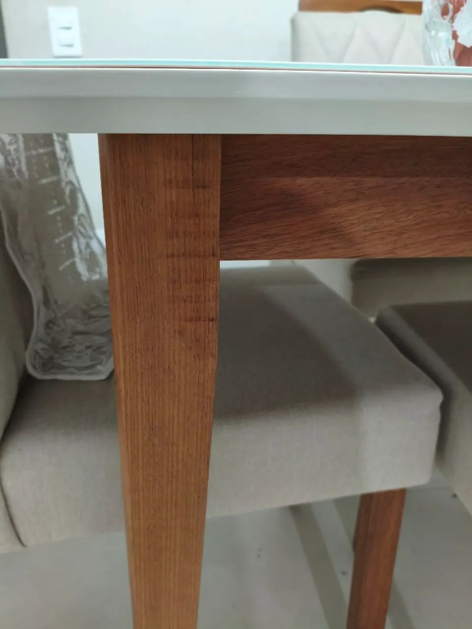Mesa de jantar maciça com 4 cadeiras  - Foto 5