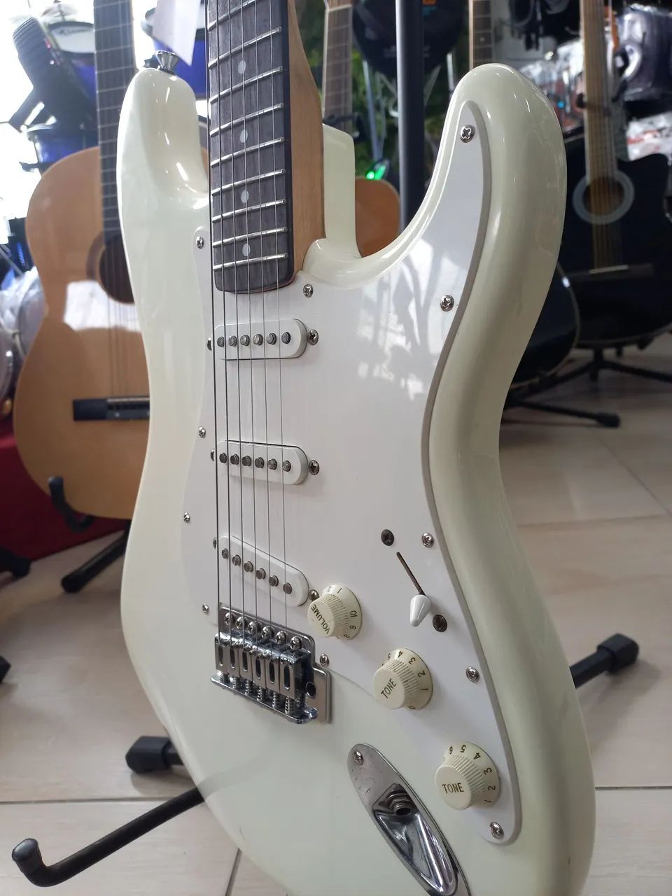 Guitarra fender Squier bullet strat - Foto 2