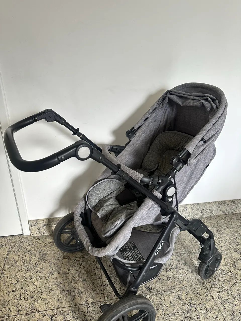 Carrinho de bebê cosco + bebê conforto e base  - Foto 3