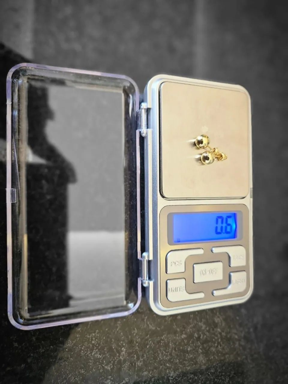Par de brincos em Ouro 18K