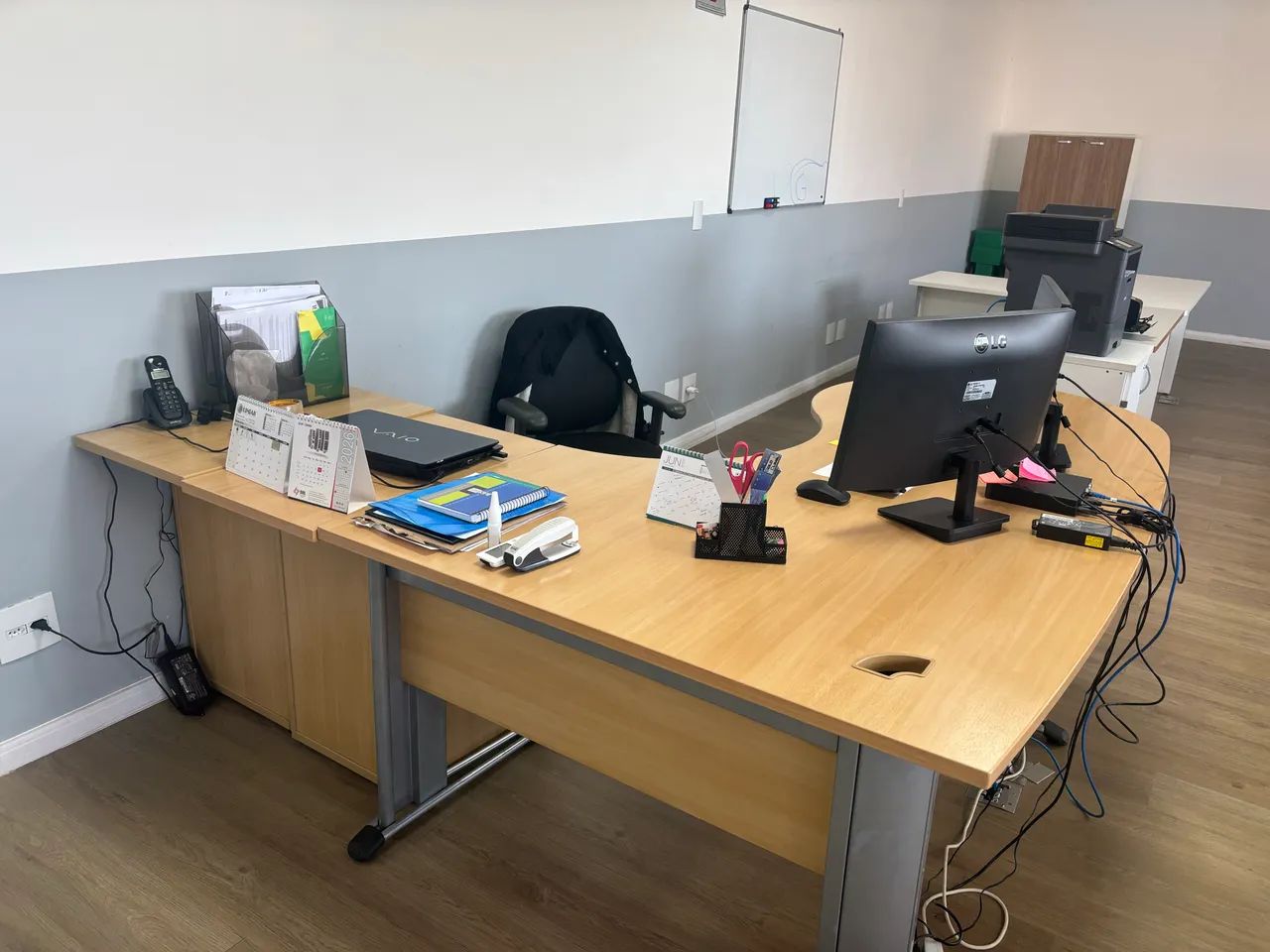 Mesa escritório + dois gaveteiros - Foto 3