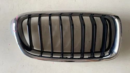 Grade Bmw 320i 328i 335i F30 Com Detalhe Lado Direito 15225 Preto/cromado Direito