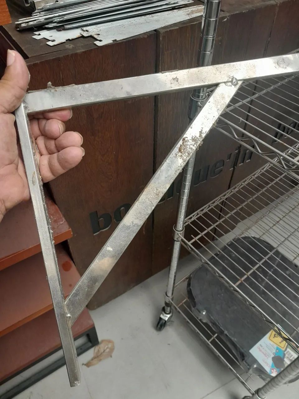Prateleira em aço inox 2,00x0,36 com 5 cantoneiras - Foto 2