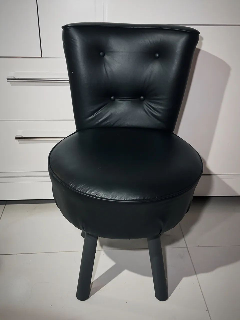 Poltrona de couro preta