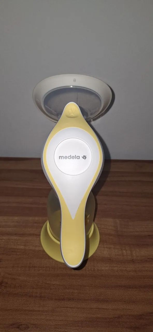 Vende-se - Bomba Extratora de Leite Manual Medela Harmony - Foto 2