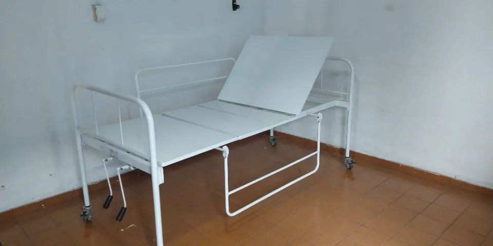 Cama Hospitalar Fowler 2 Manivelas + Colchão Impermeável (Excelente Estado) - Foto 2