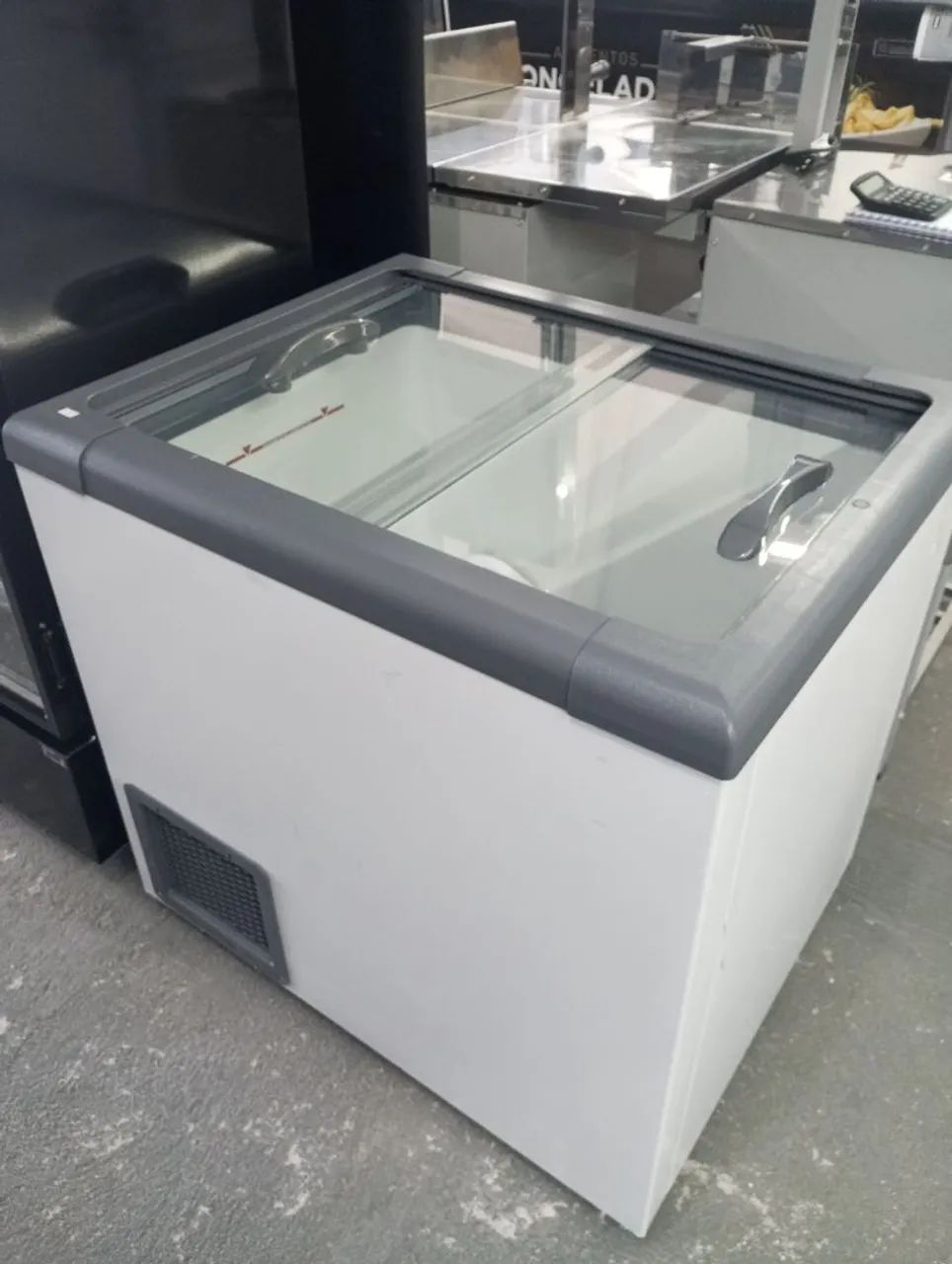 NZ. Freezer horizontal tampa de vidro 200 litros GELOPAR