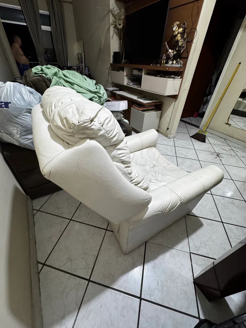 Comfortable Reclining Armchair459238905386127360