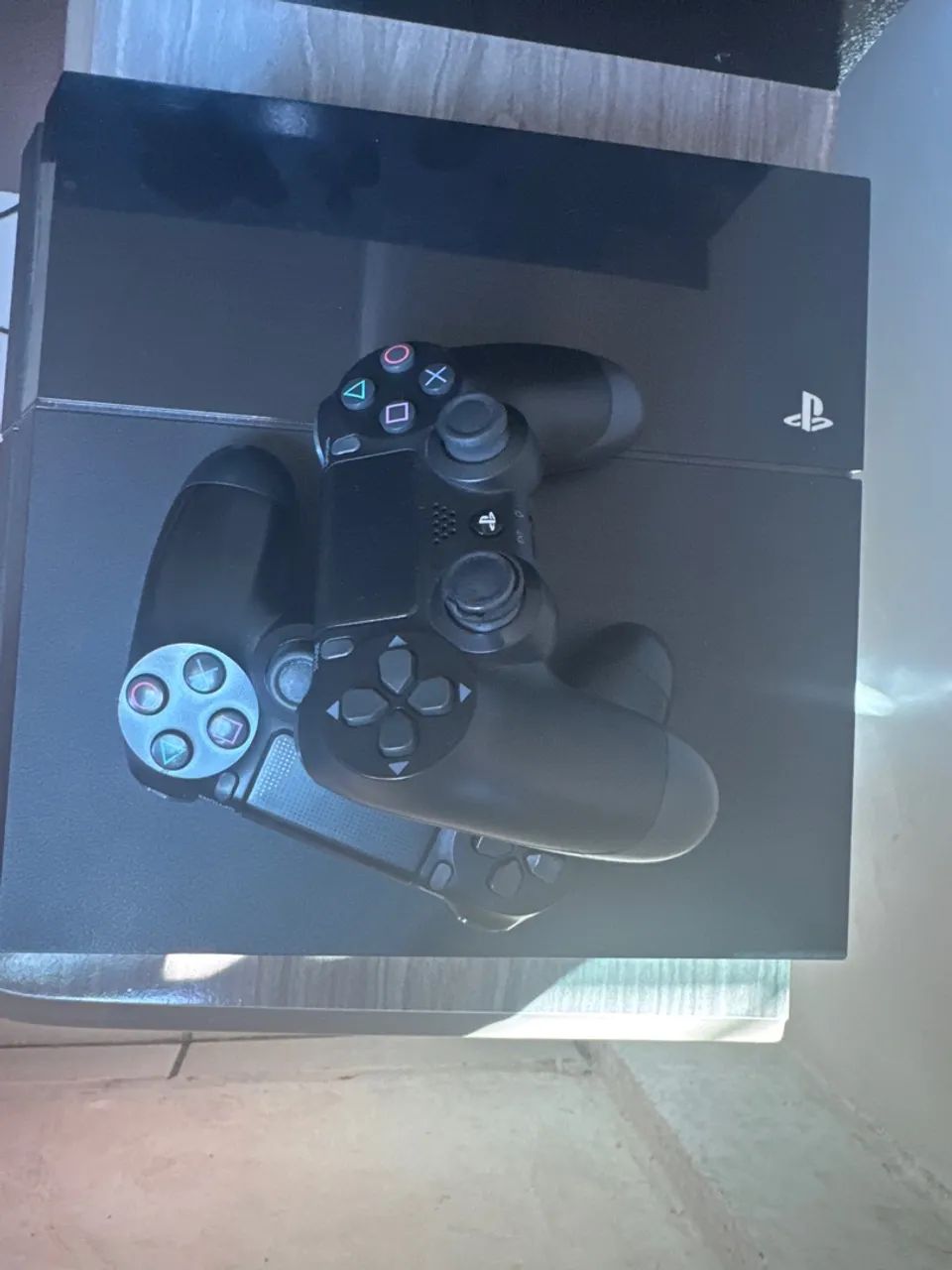 Vendo Play 4 com 2 controles - Foto 2
