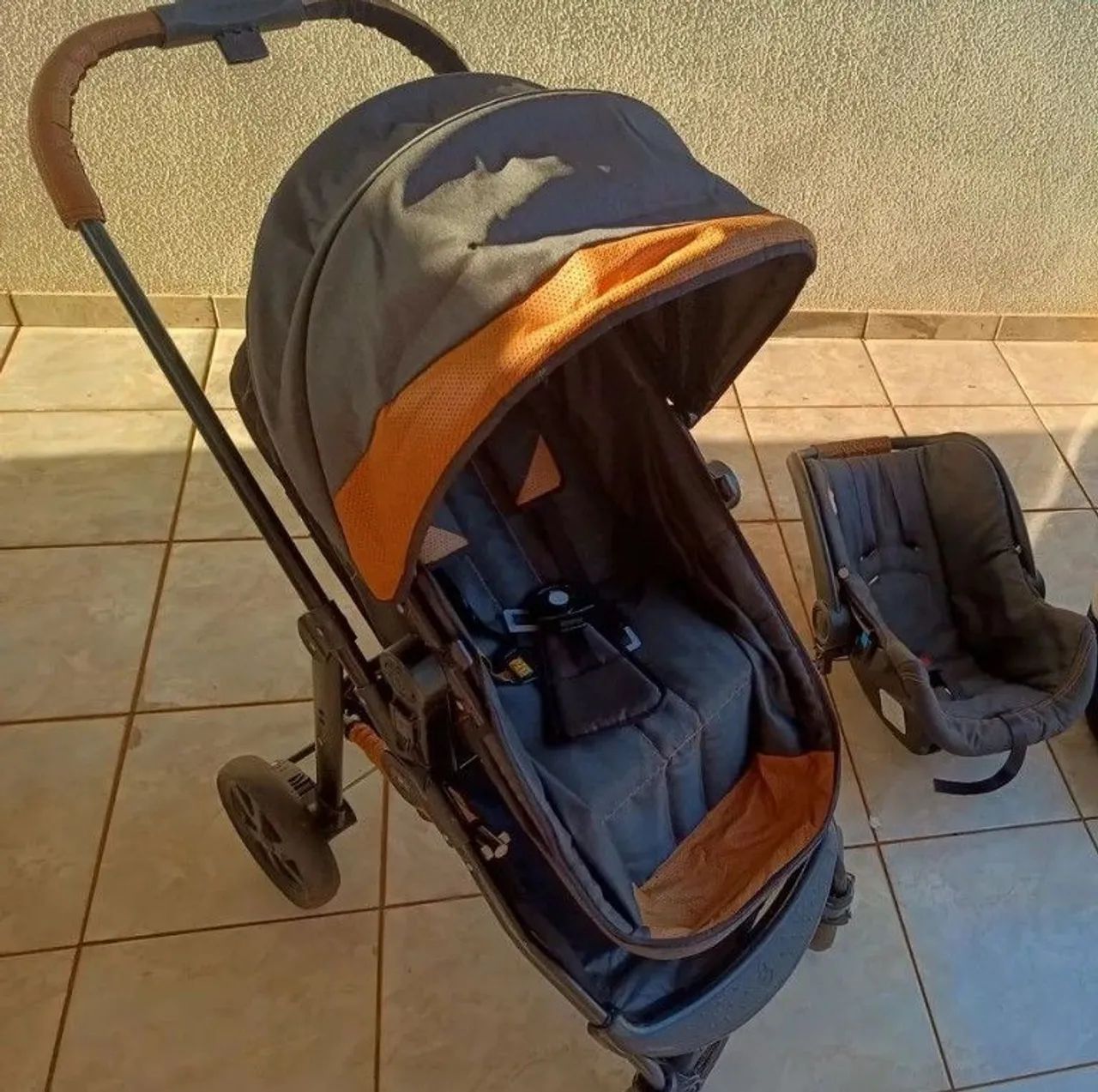 Conjunto de Carrinho e Bebê Conforto Galzerano