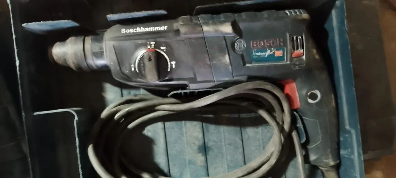 Dual-voltage rotary hammer