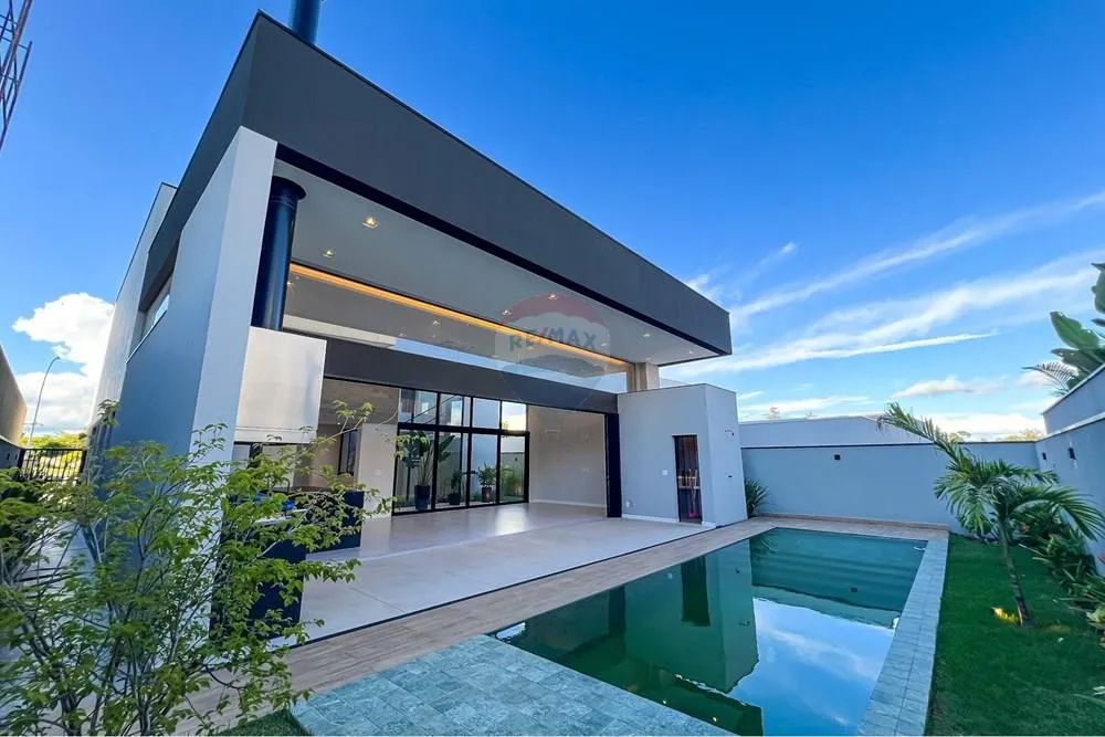 Casa com 4 suítes com modulados e piscina para locação no Alphaville Nova Esplanada