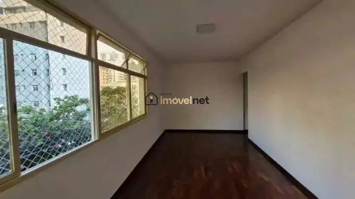 Apartamento amplo com 3 quartos, sol da manhã e excelente localização - Foto 2