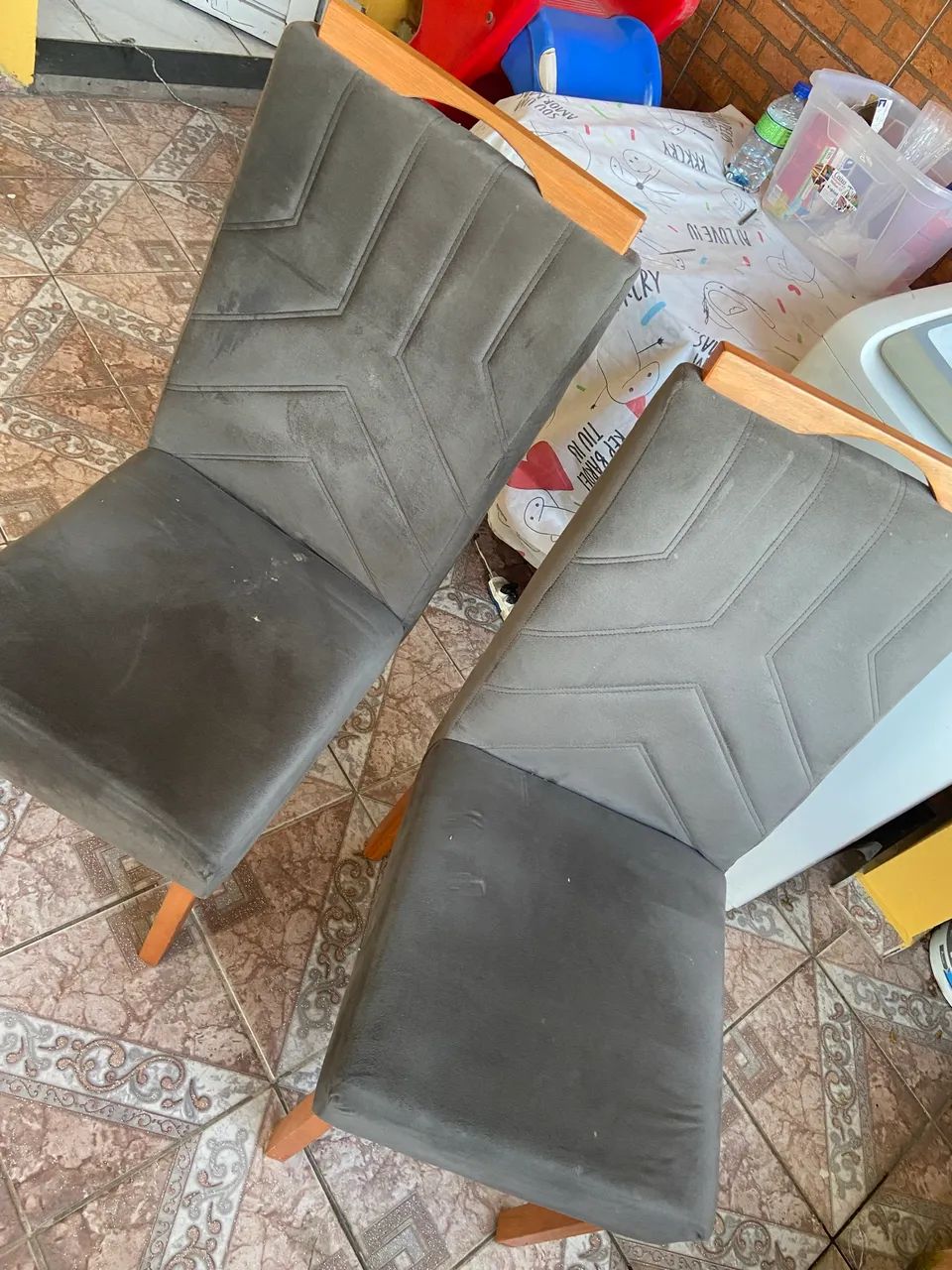 Mesa com tampo de vidro com 4 cadeiras  - Foto 4