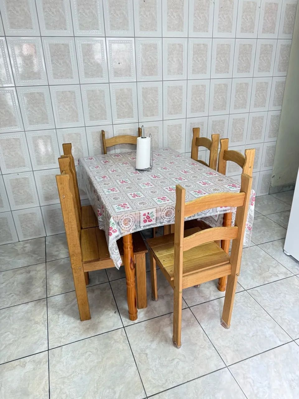 Mesa com 4 cadeiras  - Foto 2