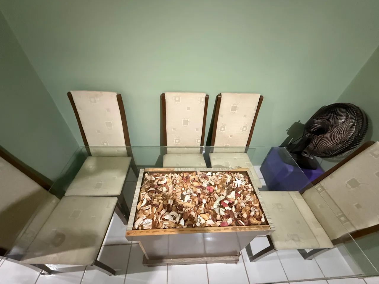 Mesa tampão de vidro com 5 cadeiras - Foto 2