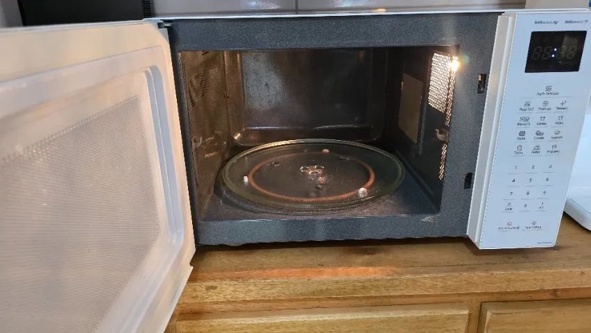 microondas branco 34litros panasonic - Foto 4
