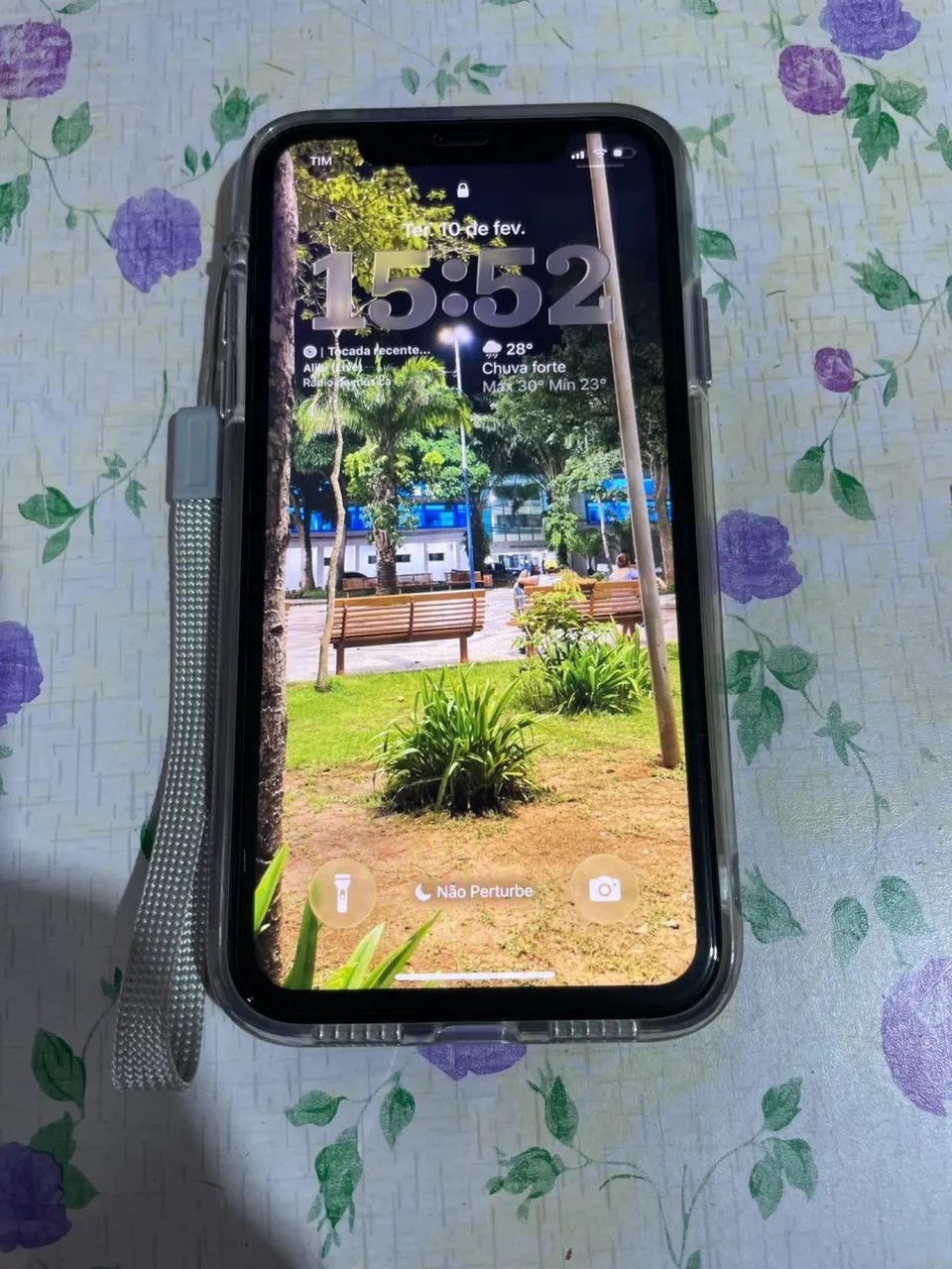 iPhone 11 lilás 
