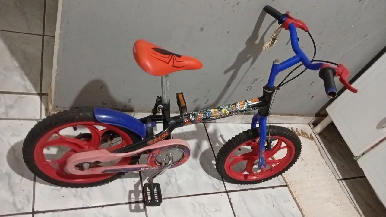 Vendo uma bicicleta infantil aro16 - Foto 4