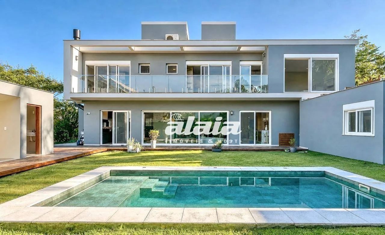 Casa em condomínio com 4 Suítes no Rio Tavares