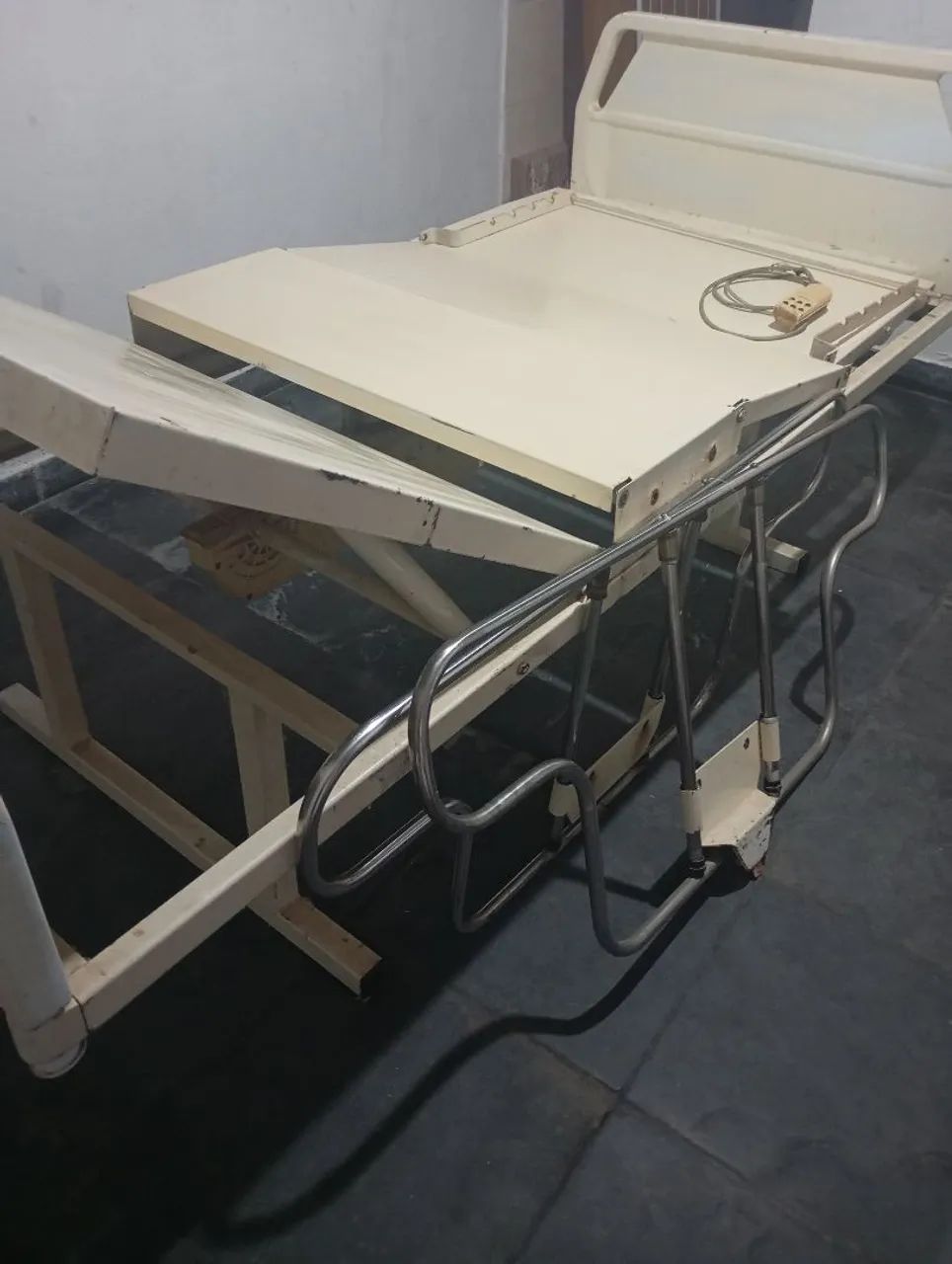 Cama hospitalar motorizada com defeito  - Foto 3