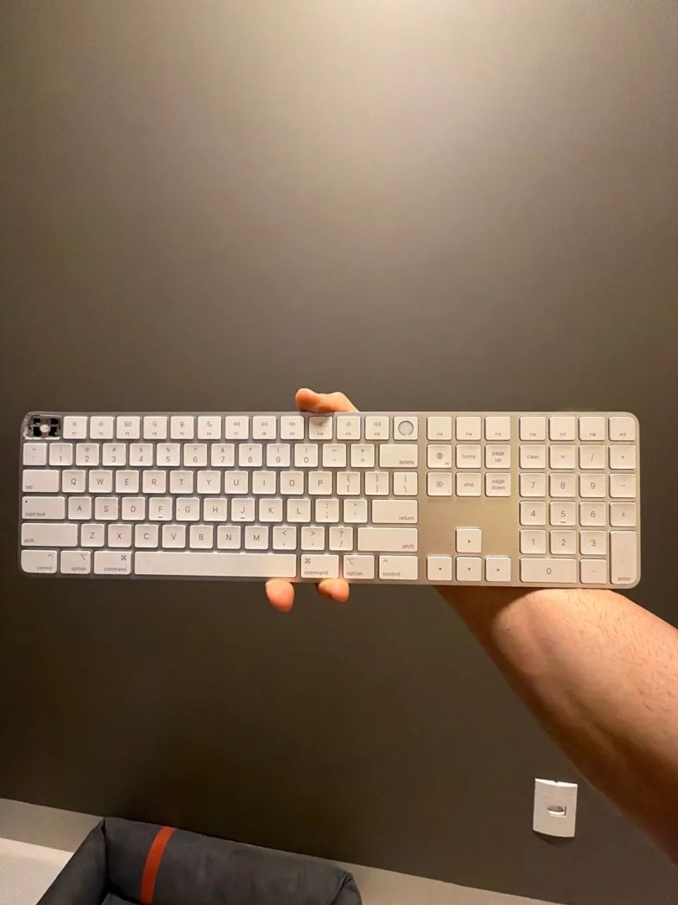 Teclado Apple Magic Keyboard A2520 Touch ID - Periféricos e