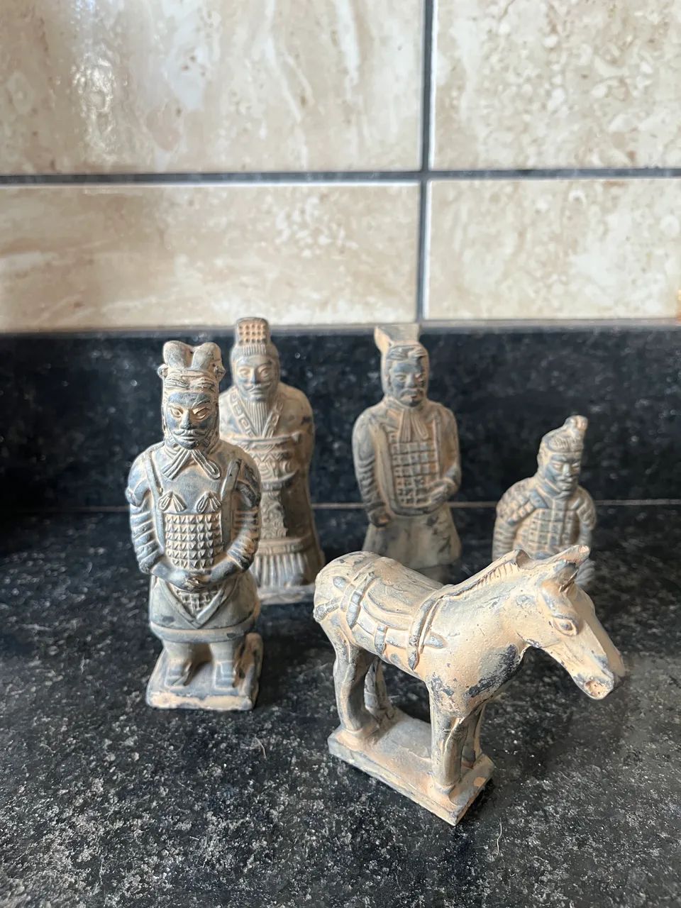 Miniaturas Guerreiros de Terracota - Conjunto Novo com 5 Peças - Foto 2