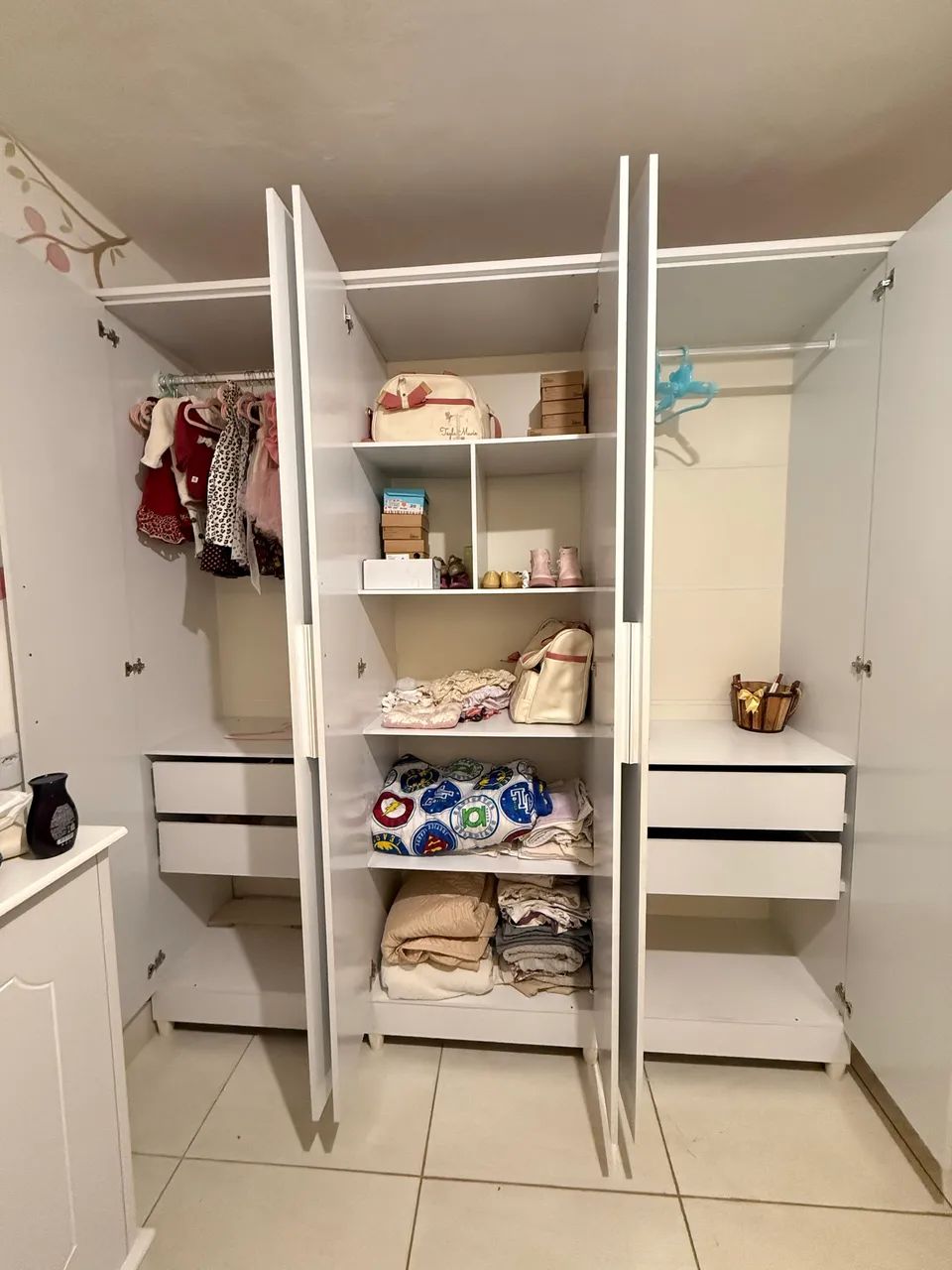 Guarda roupas semi novo