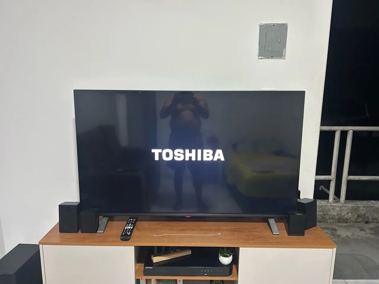 Vendo uma tv smart de 50 polegadas Toshiba  - Foto 4