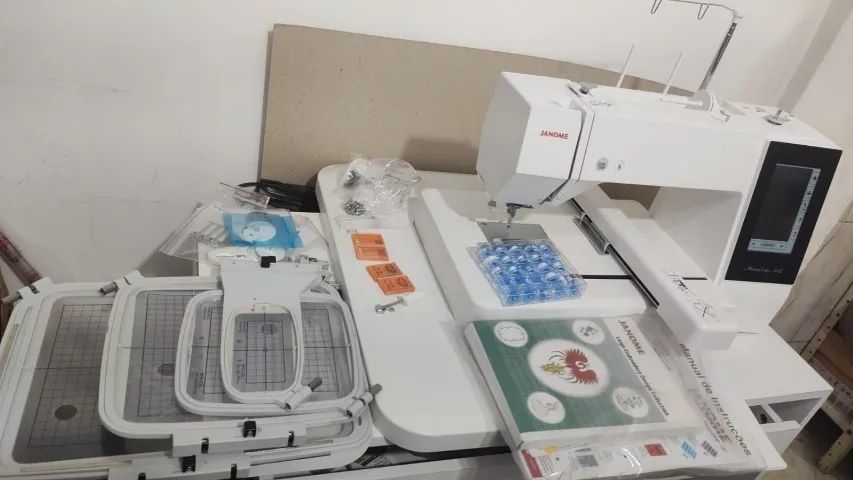 Máquina de Bordar Eletrônica Janome MC500E