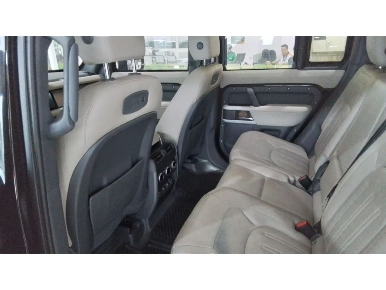 Land Rover Defender 110 2.0 Turbo SE Si4 Aut., foto 11 de 12