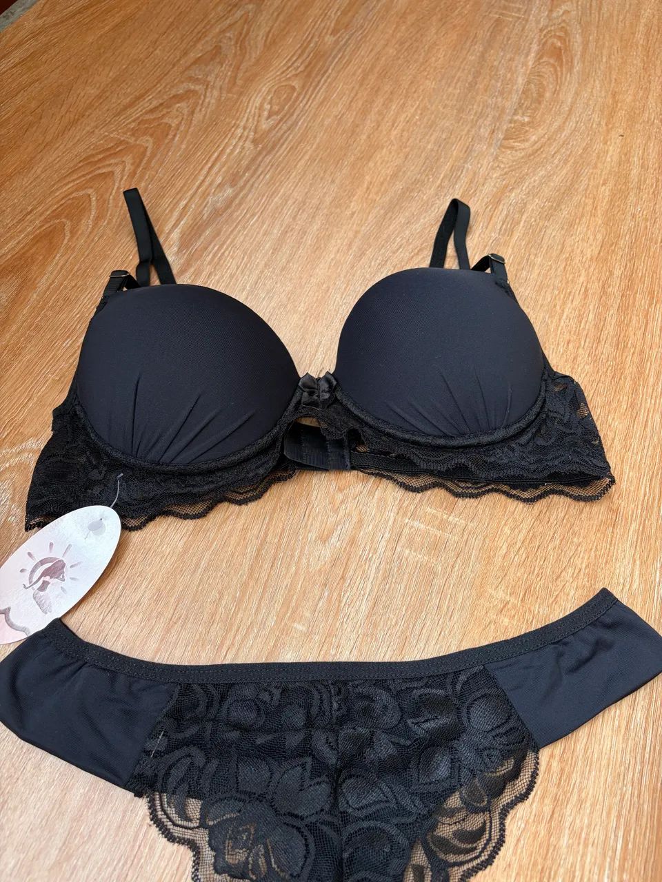 Conjunto de lingerie fio dental com renda preto  - Foto 4