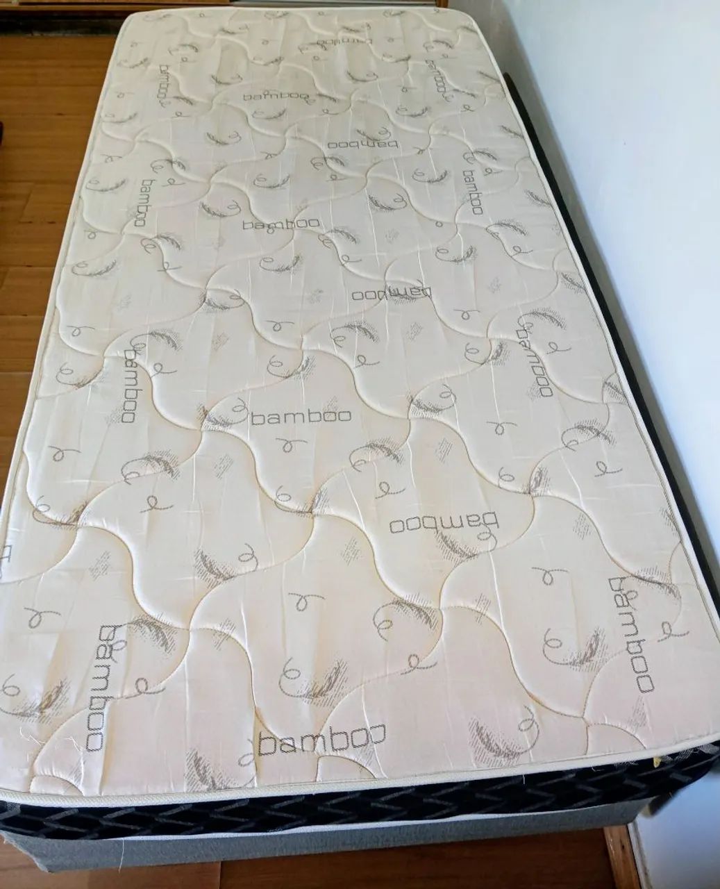 Vendo cama box de solteiro e 2 colchões de solteiro  - Foto 2